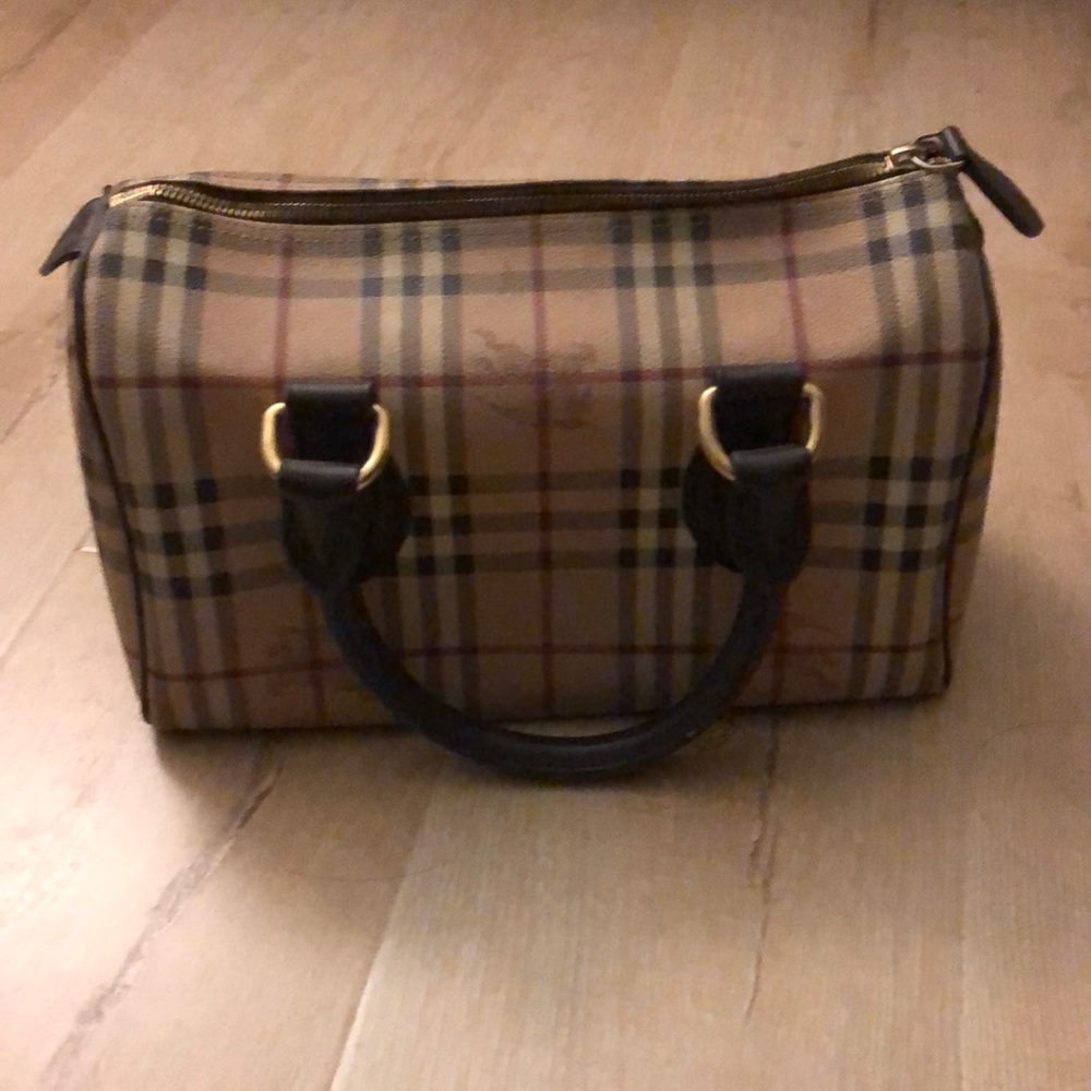 Excellent condition Burberry bag authentic